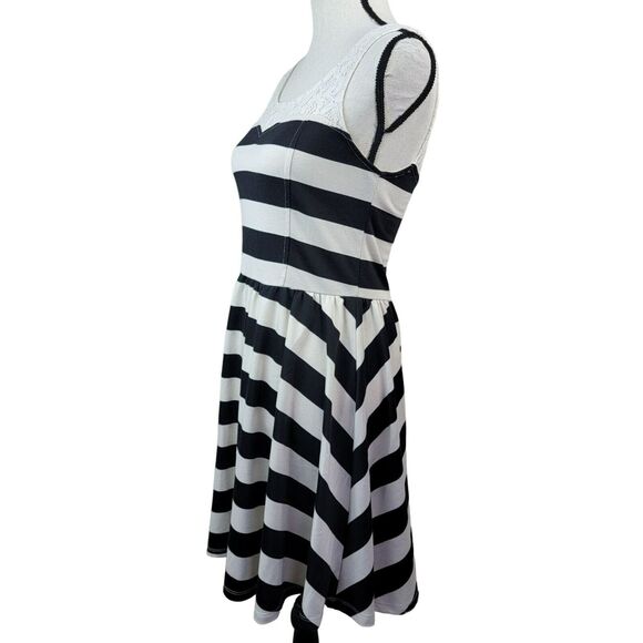 Xhilaration Striped Fit & Flare Dress Juniors Sz S Black Cream Lace Mini Knit - Picture 4 of 8